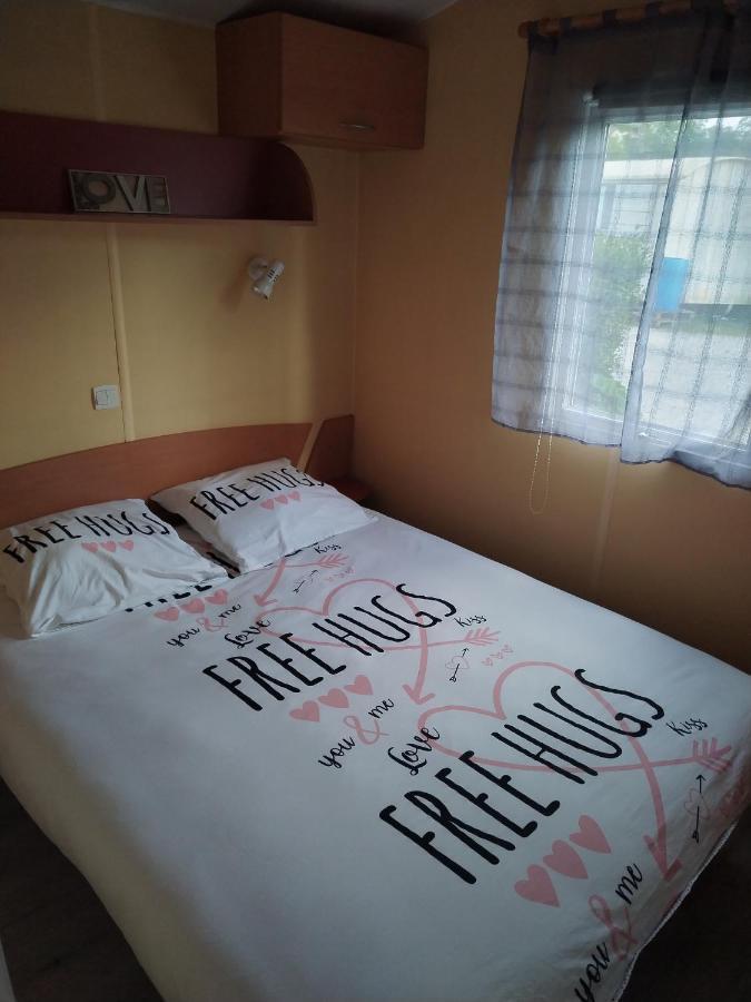 Mobil-Home Coin De Paradis En Cote D'Opale Sur Terrain Prive Et Sa Caravane Hermelinghen Zewnętrze zdjęcie